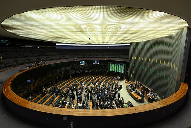 Congresso derruba veto e possibilita redução de penas pelo 8 de janeiro